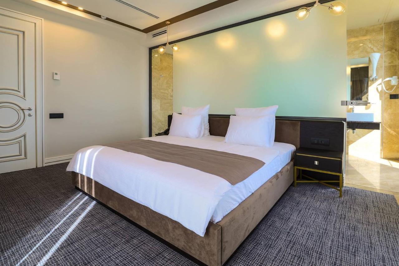 アガバビアンズ ホテル エレバン エクステリア 写真 A bedroom in the hotel